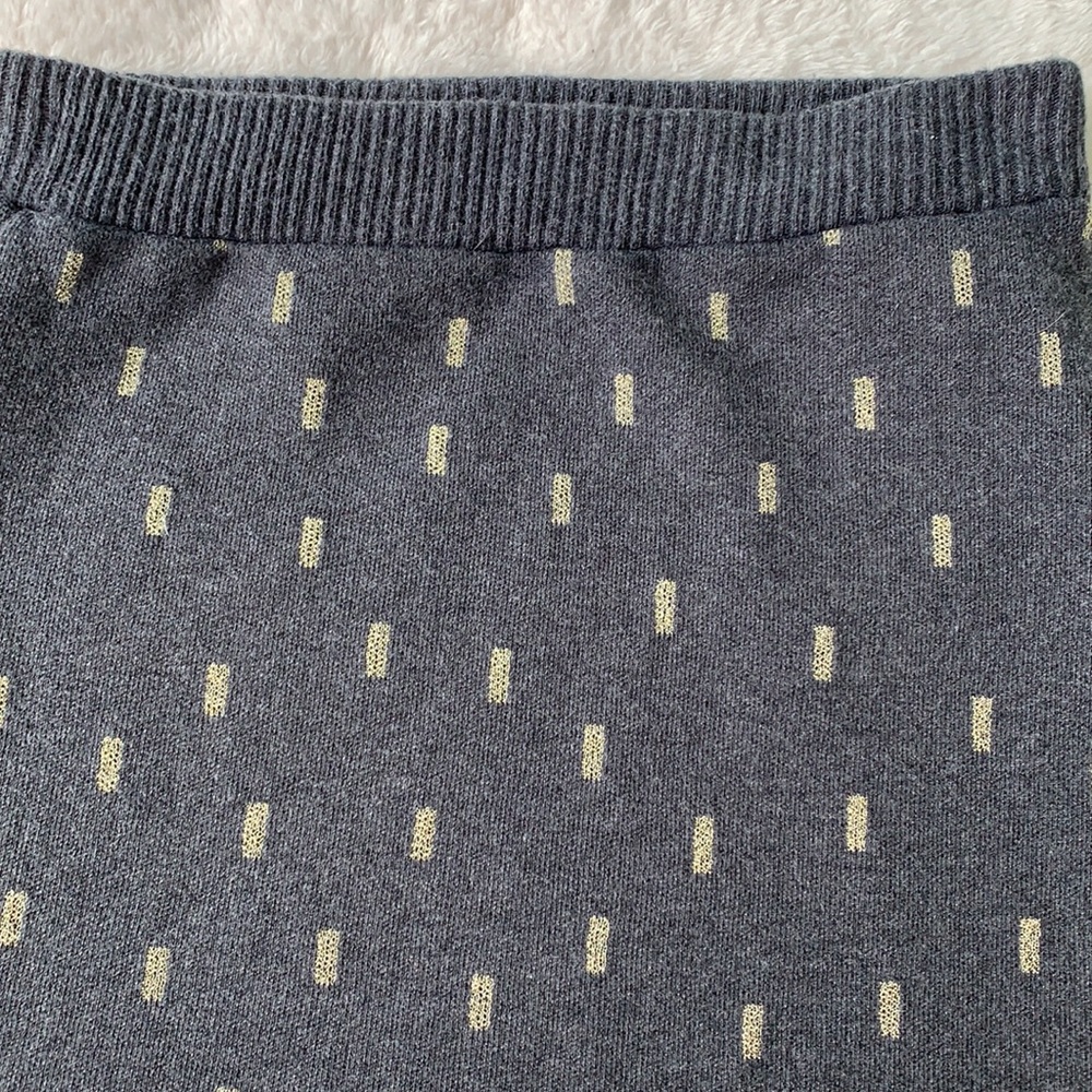 H&M Gray Sweater Skirt 4-6 yrs. Gold Design EUC - Picture 3 of 8